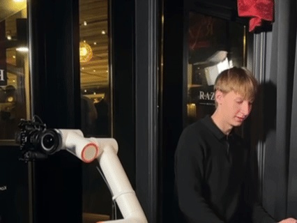 Роборука Glambot снимает видео